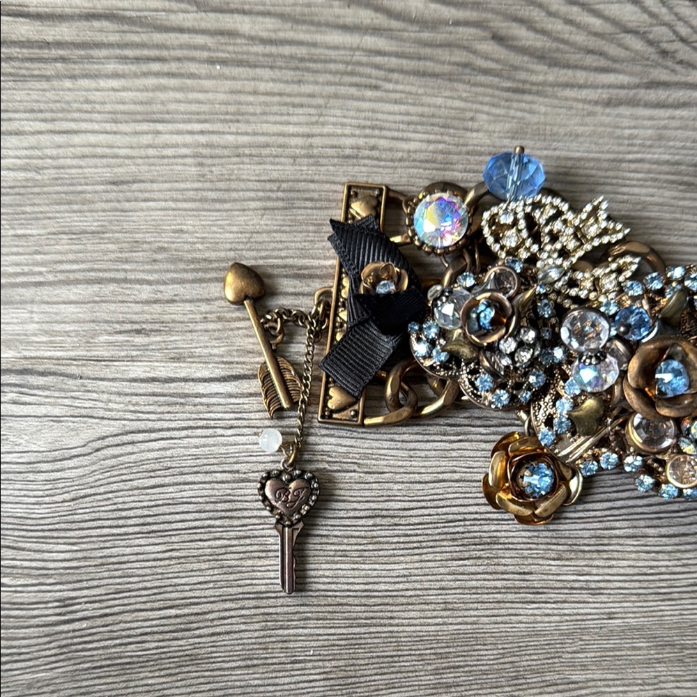 Betsey Johnson Statement Blue Crystal Cluster Bracelet - Picture 4 of 5
